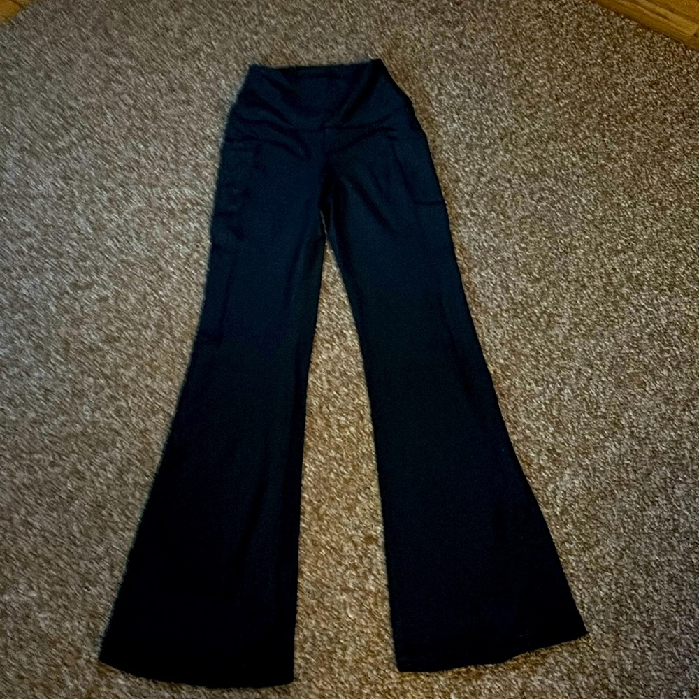 90° flare ribbed leggings with pockets